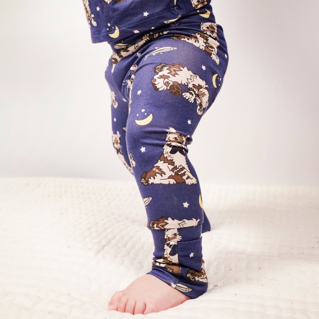 Sustainable baby lounge set in cute cat print